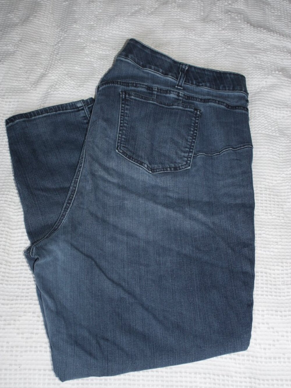 Torrid Bombshell Skinny Jeans Medium Wash Stretch Size 24 Regular 24R